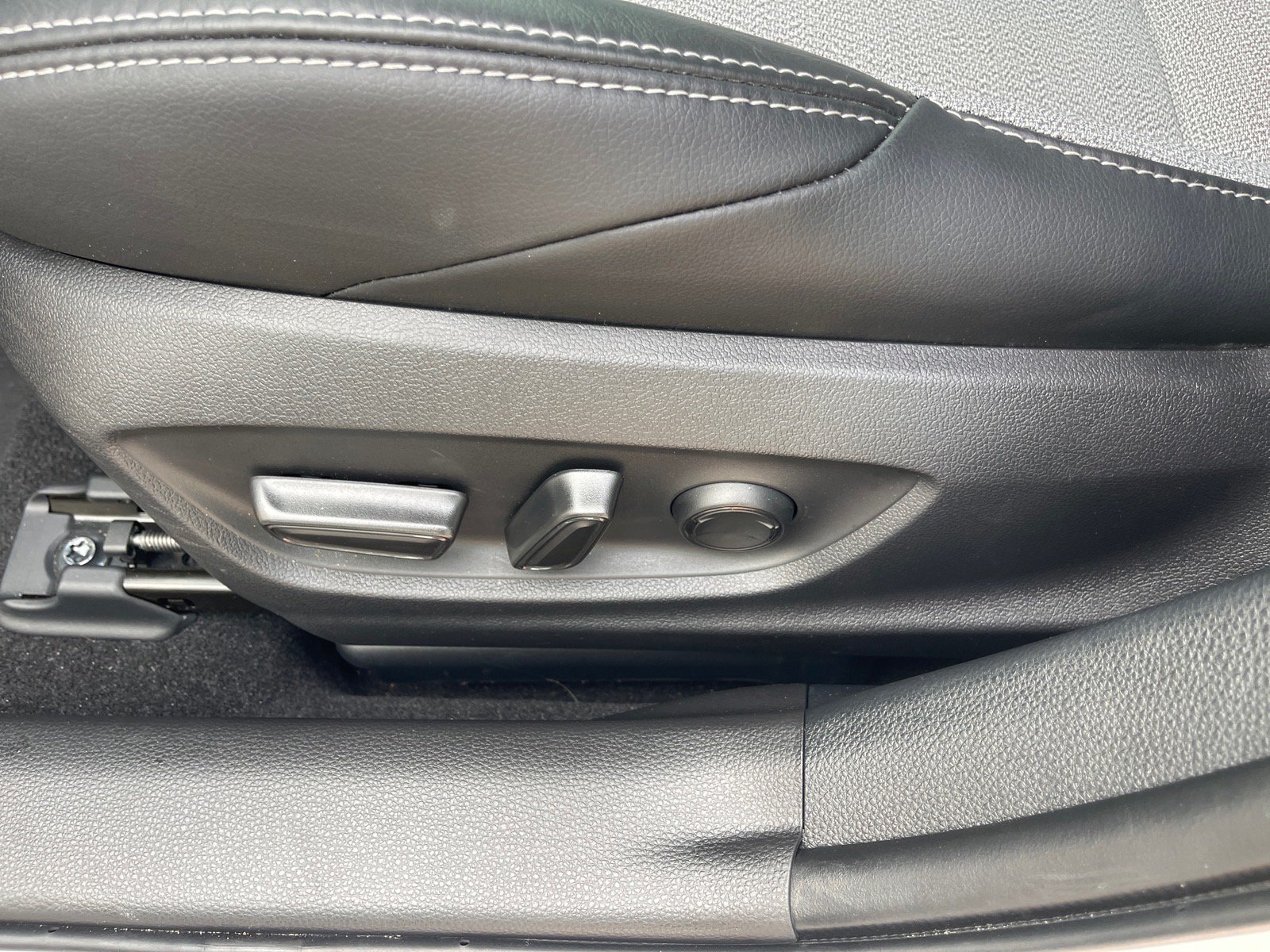 Used 2025 Toyota Corolla XSE FWD image 9
