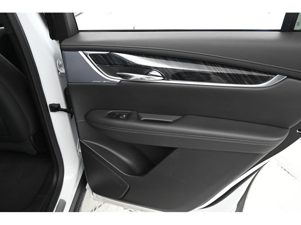 Certified 2025 Cadillac XT6 Premium Luxury image 17