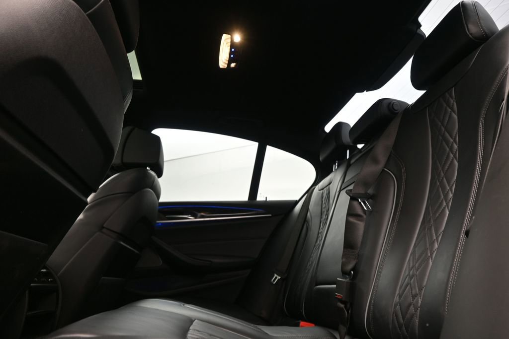 Used 2020 BMW M550i xDrive image 29