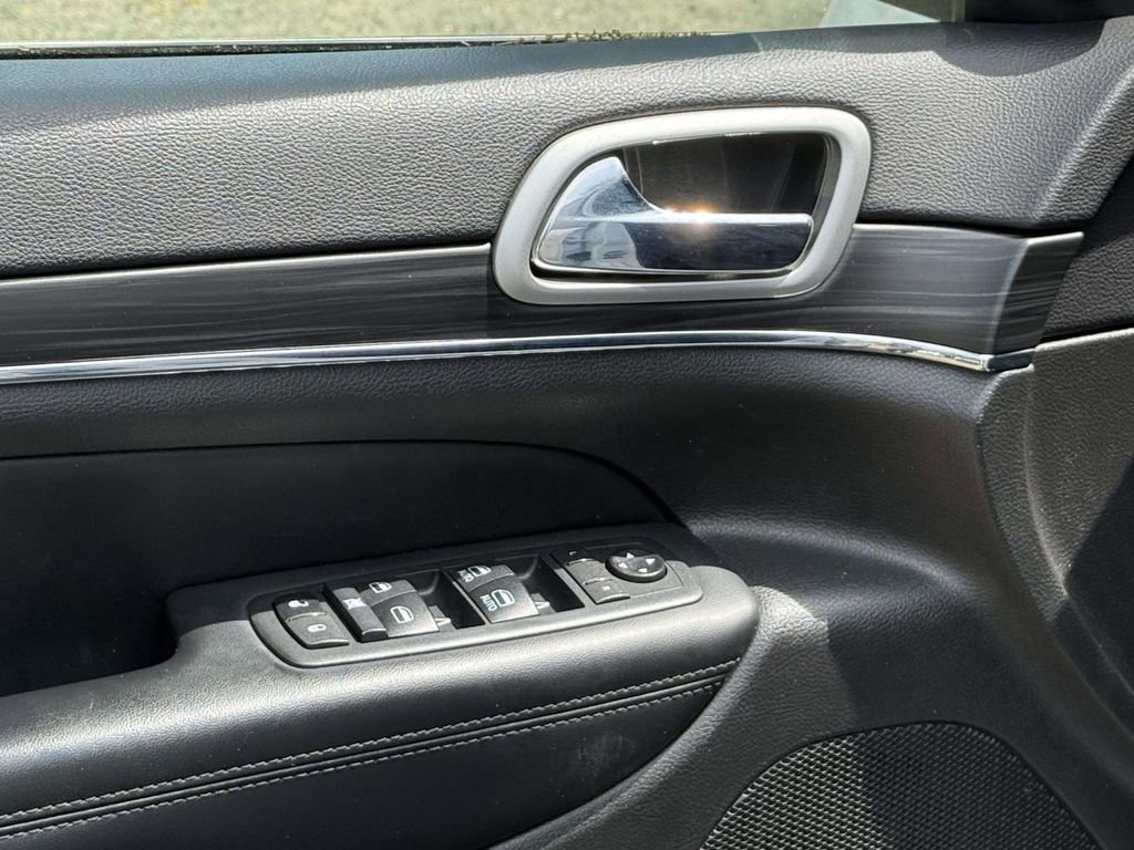 Used 2021 Jeep Grand Cherokee Limited AWD/4WD image 24