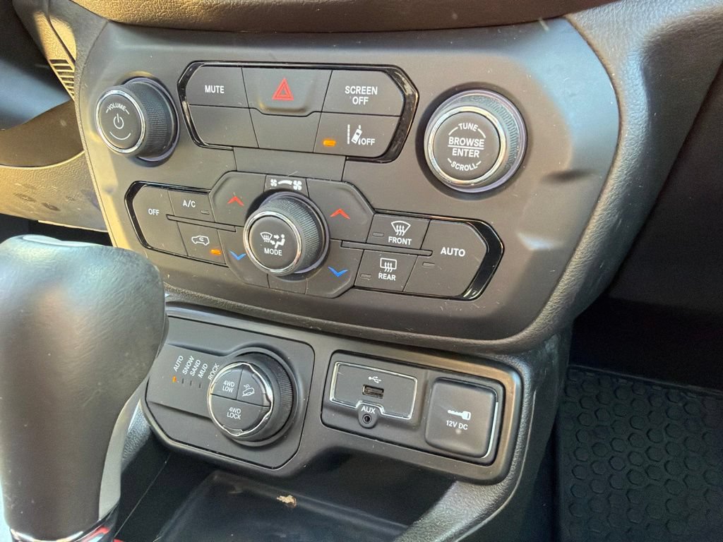 Used 2021 Jeep Renegade Trailhawk w/ Sun & Sound Group AWD/4WD image 20
