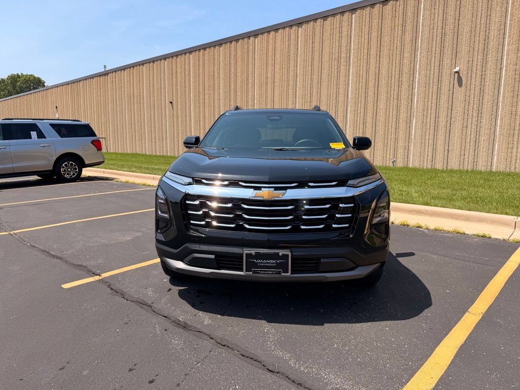 Used 2025 Chevrolet Equinox LT w/ Convenience Package II FWD image 3
