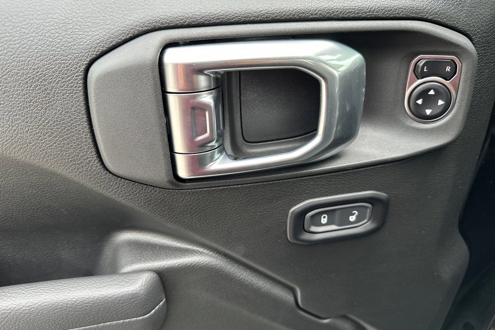 New 2025 Jeep Wrangler Sport S image 12