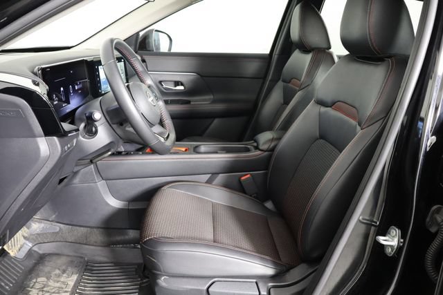 Used 2025 Nissan Kicks SR FWD image 16