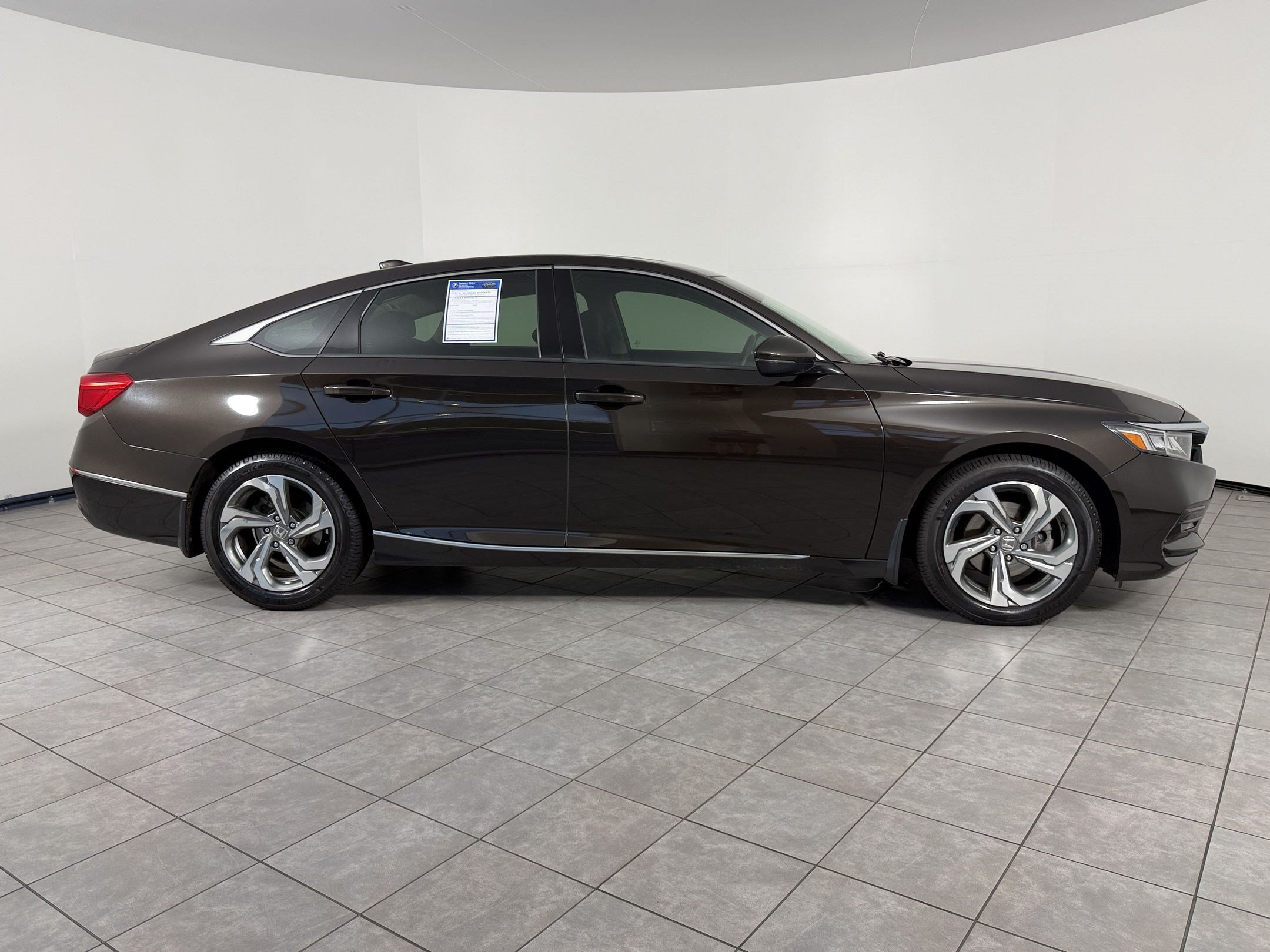 Used 2018 Honda Accord EX-L image 8