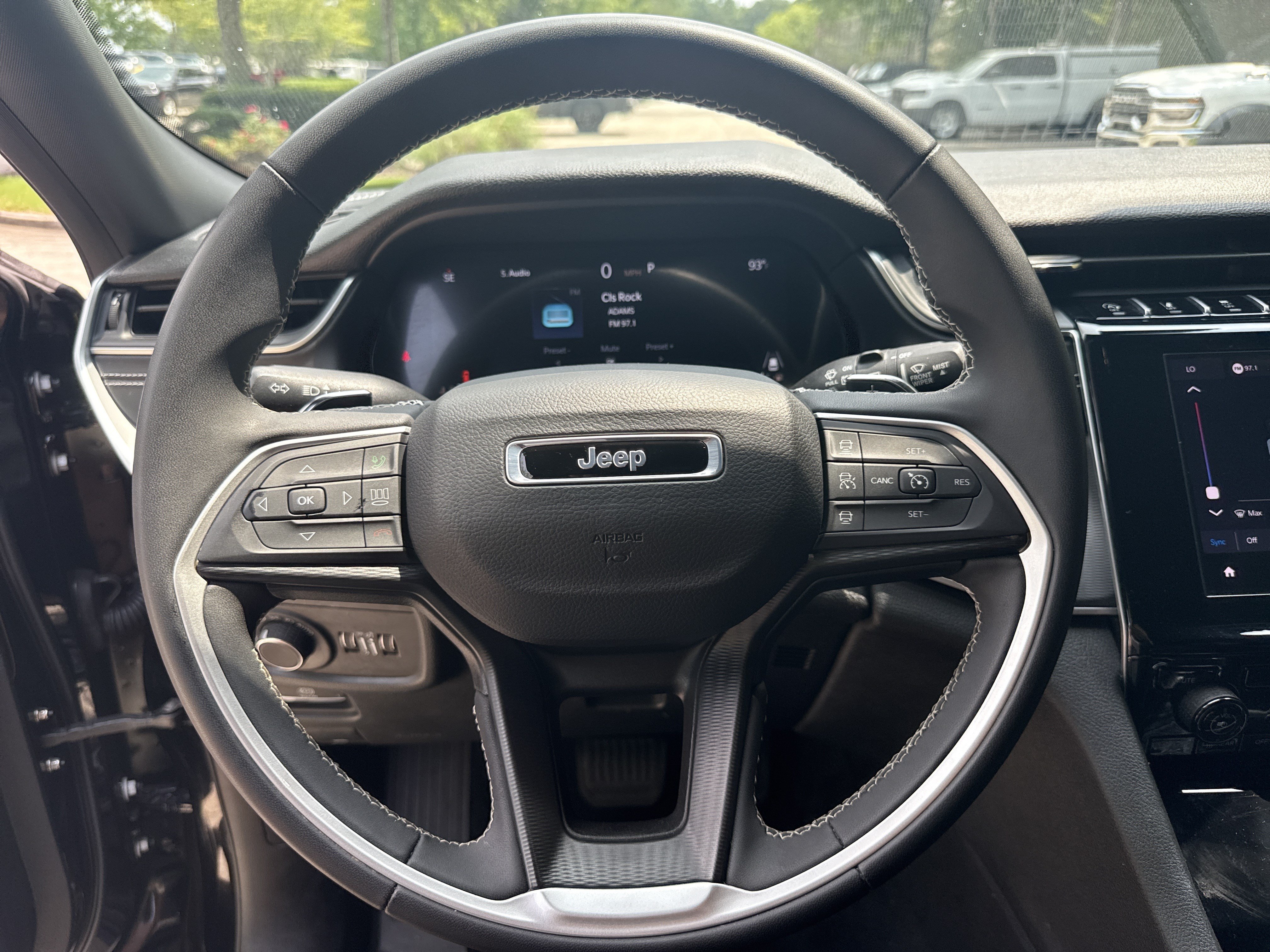 Used 2024 Jeep Grand Cherokee Laredo X AWD/4WD image 23