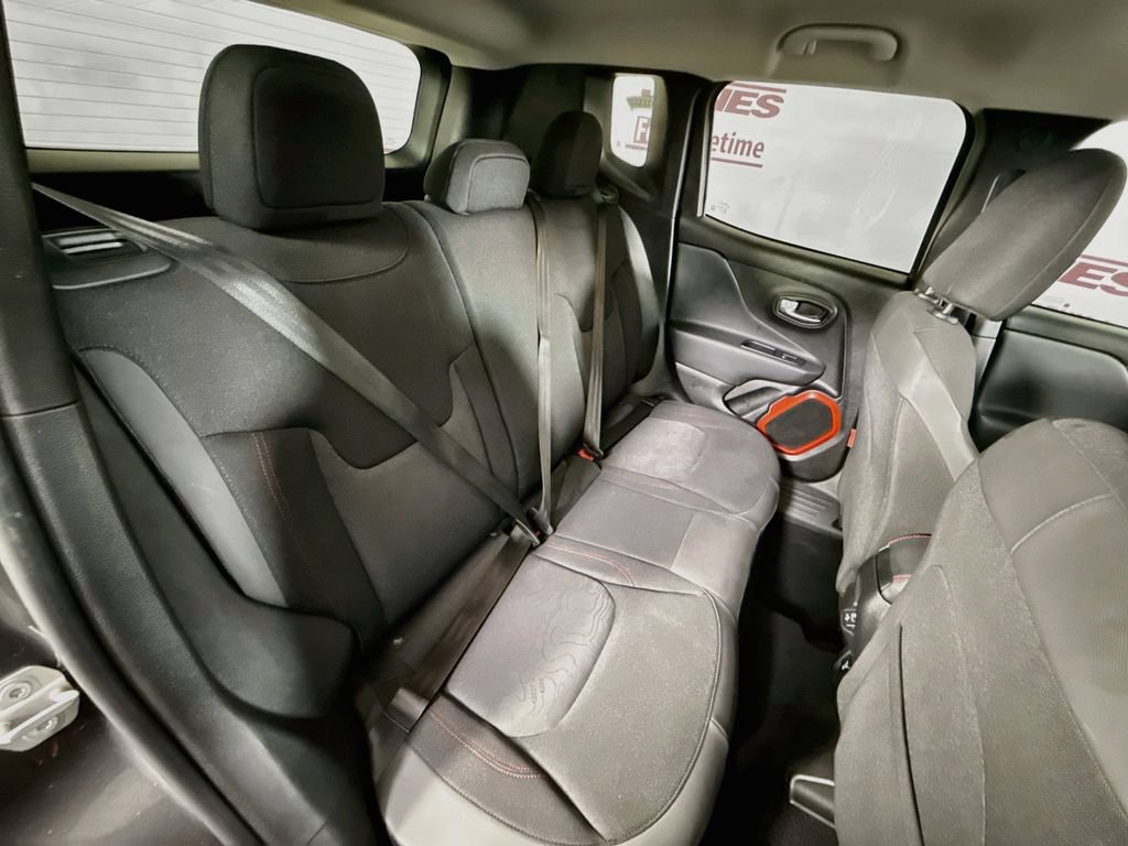 Used 2019 Jeep Renegade Trailhawk w/ Cold Weather Group II AWD/4WD image 28