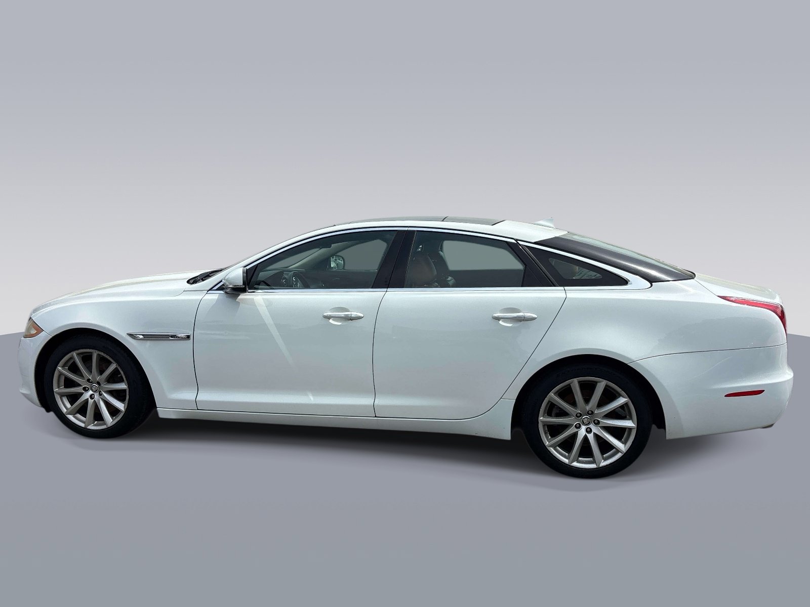 Used 2013 Jaguar XJ AWD image 5