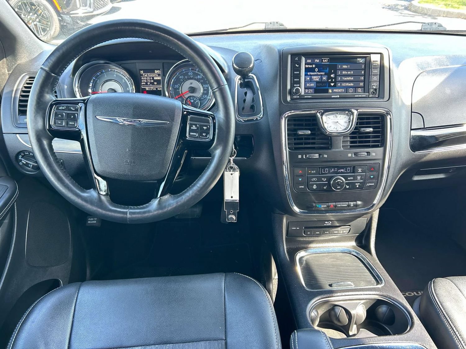 Used 2016 Chrysler Town & Country S w/ Driver Convenience Group FWD image 14