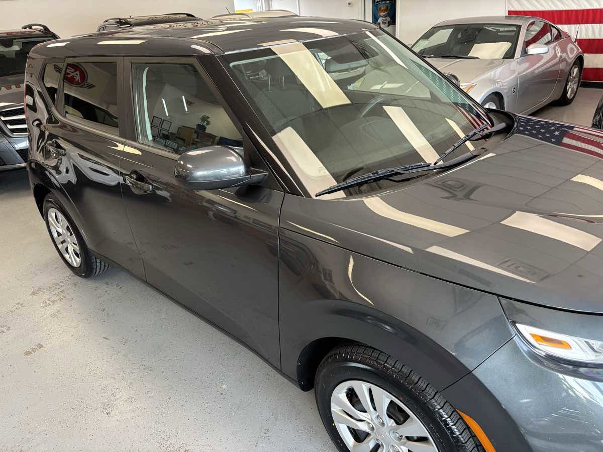 Used 2022 Kia Soul LX FWD image 3