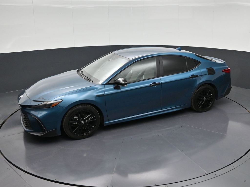 Used 2025 Toyota Camry SE w/ Convenience Package image 18