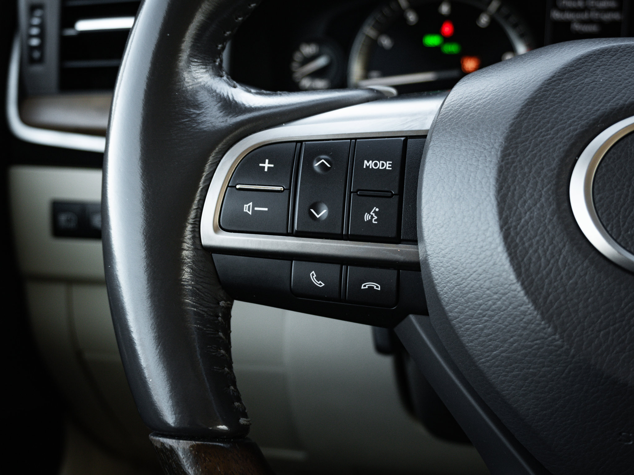 Used 2018 Lexus LX 570 4WD w/ Luxury Package image 17