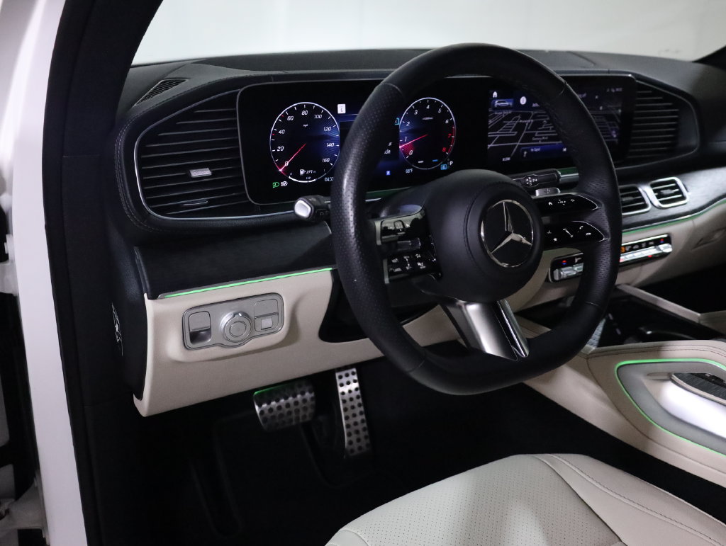 Used 2025 Mercedes-Benz GLS 450 4MATIC w/ AMG Line Exterior image 34