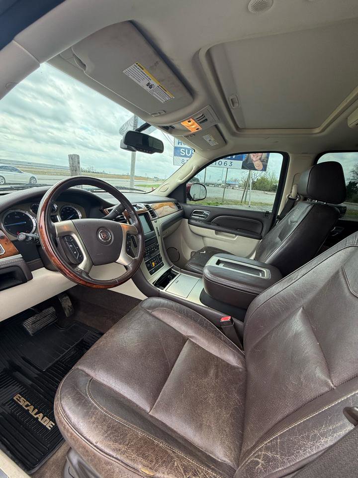 Used 2011 Cadillac Escalade ESV Platinum image 9