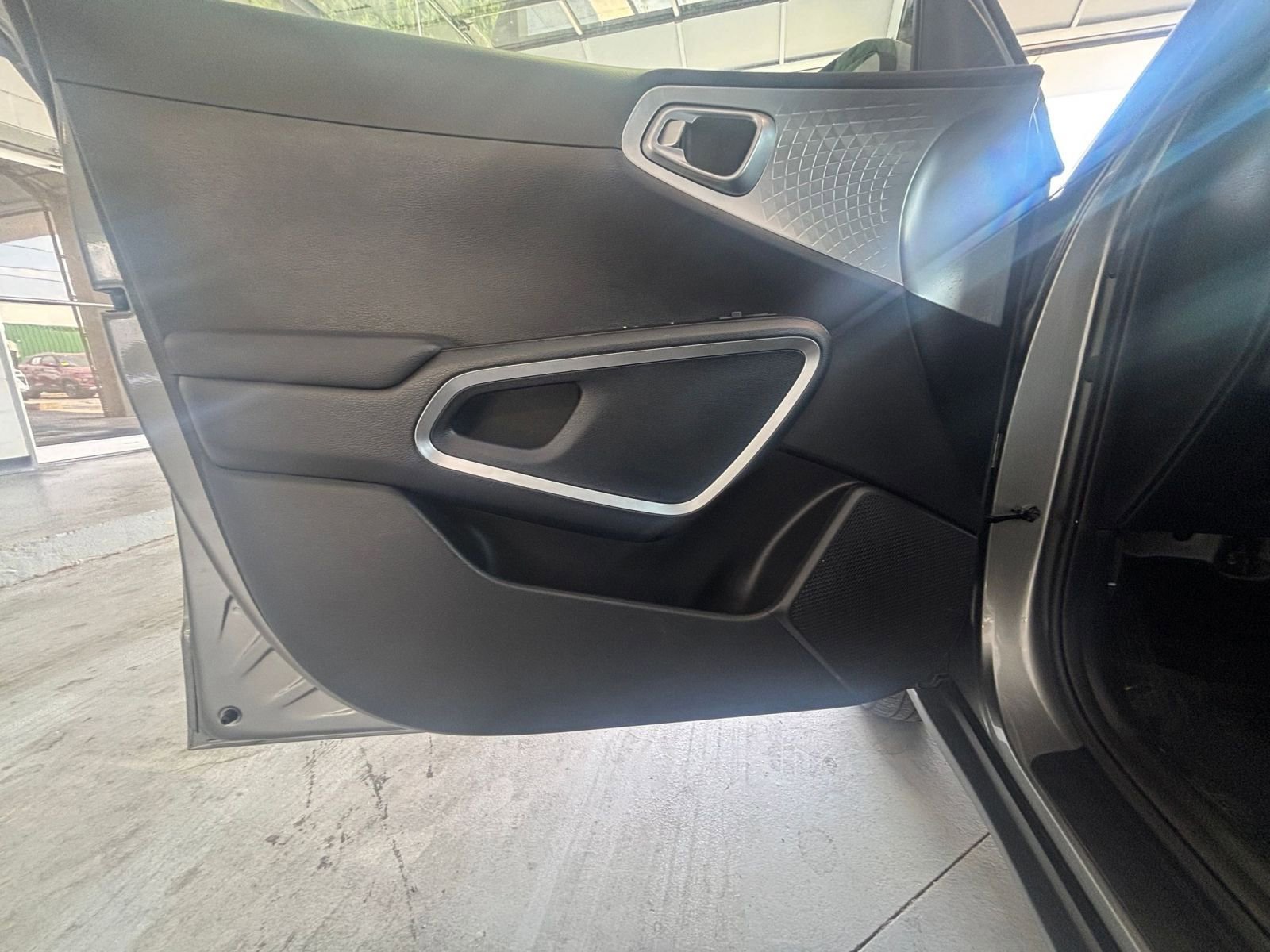 Used 2025 Kia Soul LX w/ LX Technology Package FWD image 25