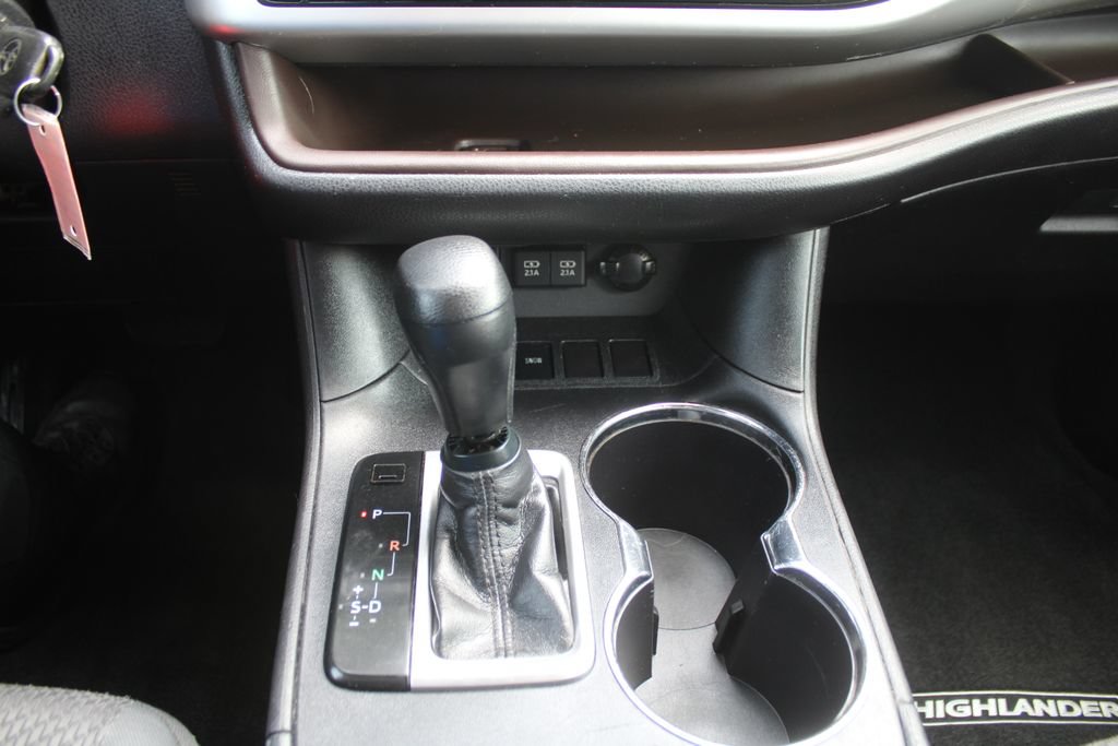 Used 2019 Toyota Highlander LE FWD image 32