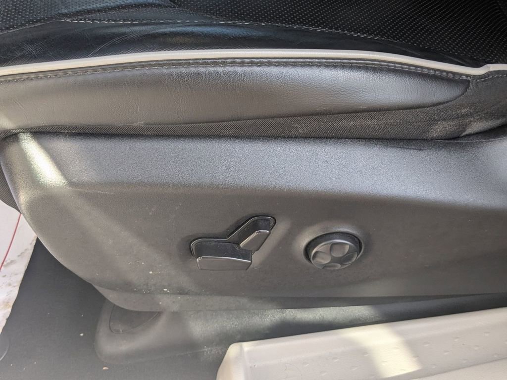 Used 2023 Chrysler Pacifica Limited image 16