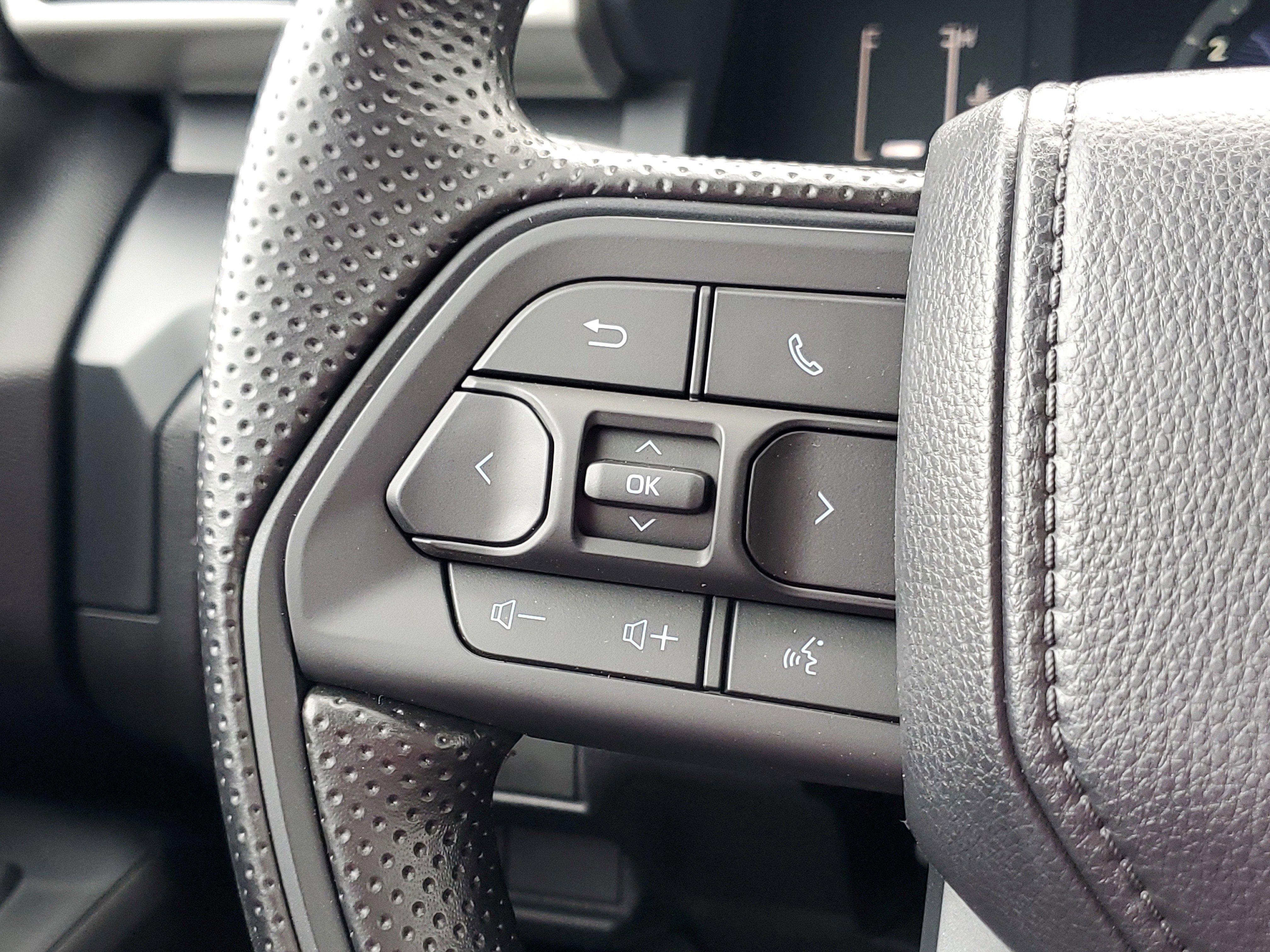 Used 2025 Toyota Tacoma SR image 22