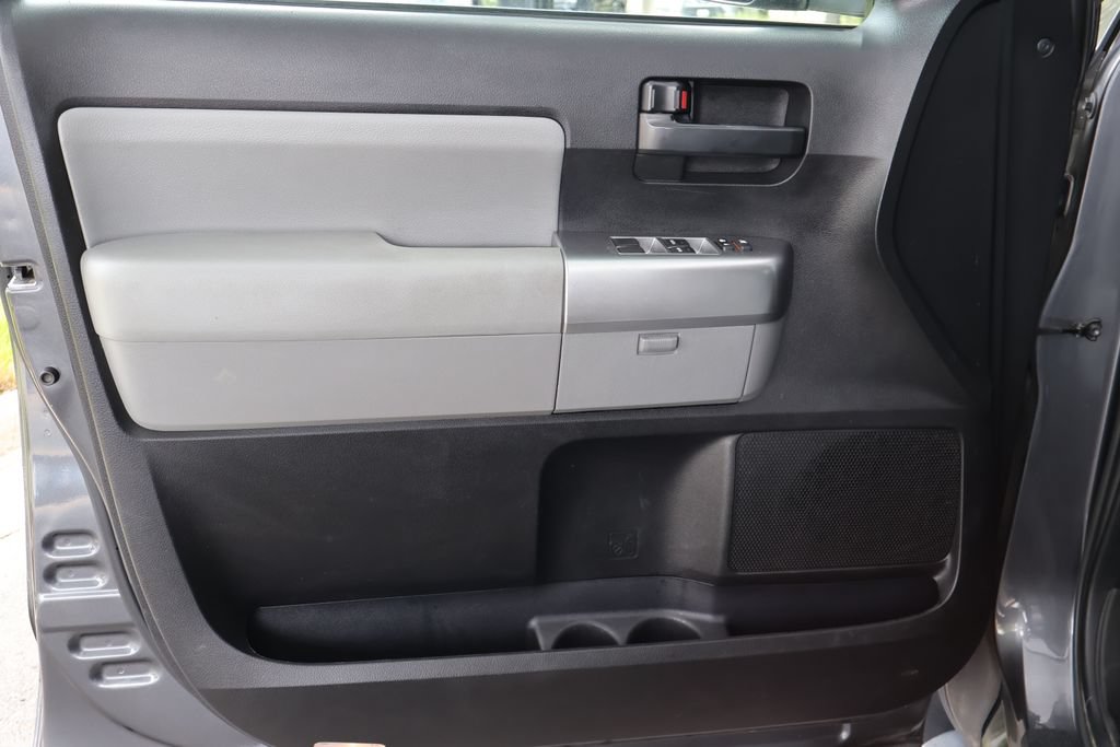 Used 2019 Toyota Sequoia SR5 AWD/4WD image 19