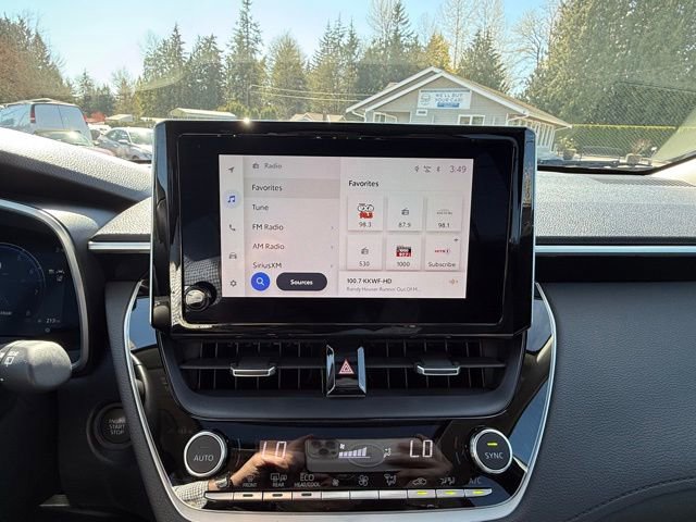 Used 2024 Toyota Corolla Cross XLE w/ Convenience Package FWD image 18