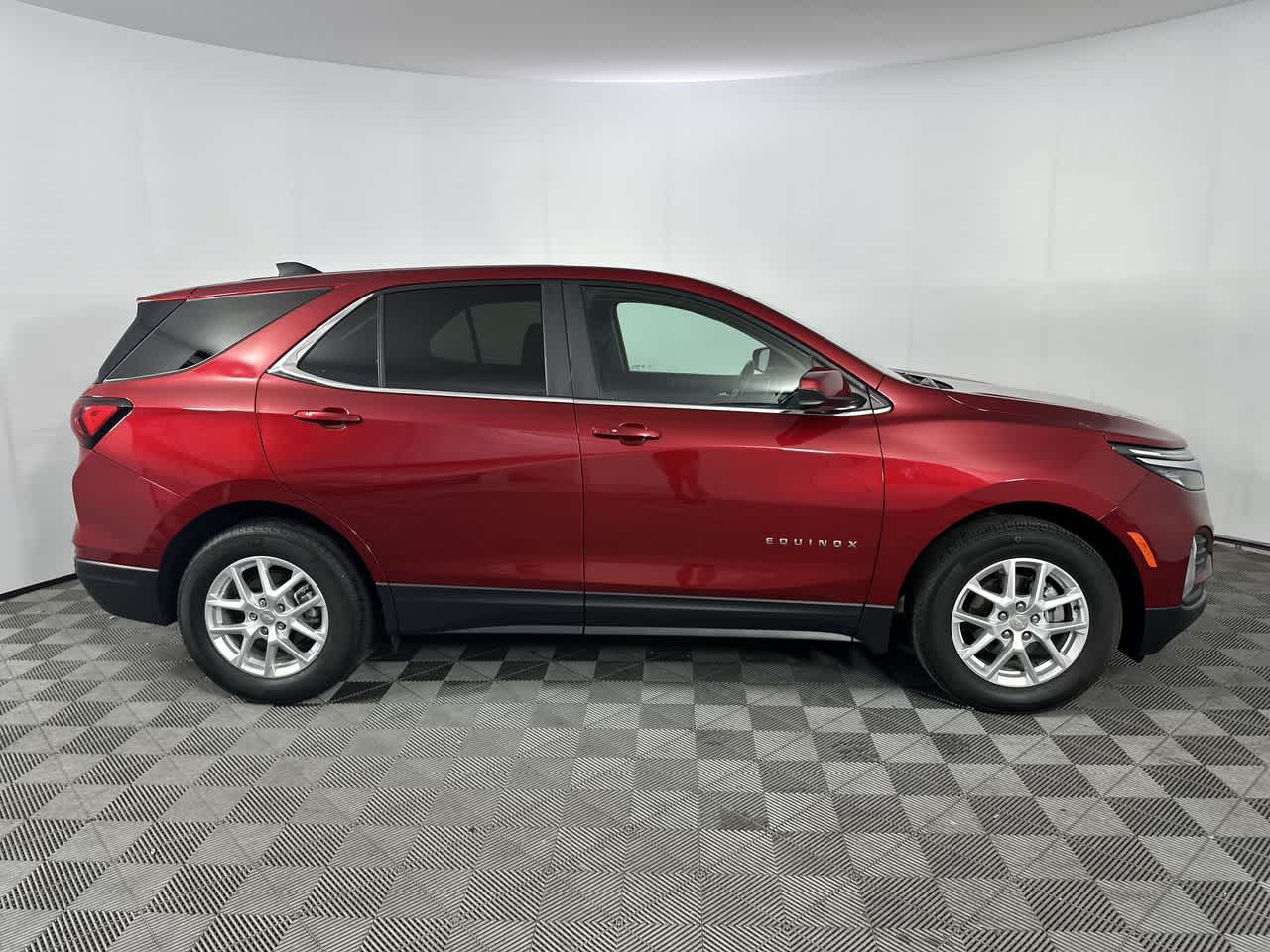 Used 2024 Chevrolet Equinox LT FWD image 17