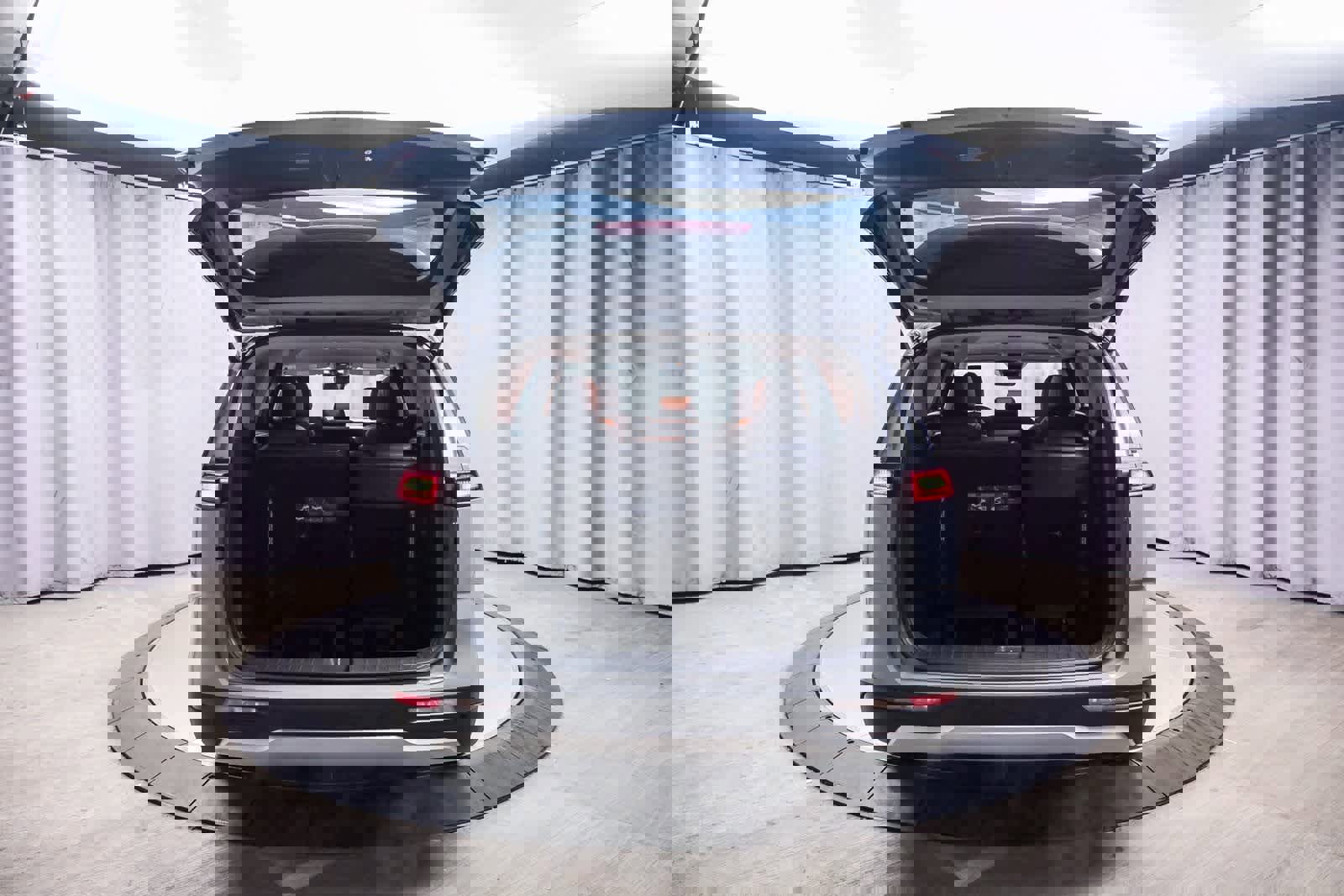 Used 2024 Kia Carnival EX image 28