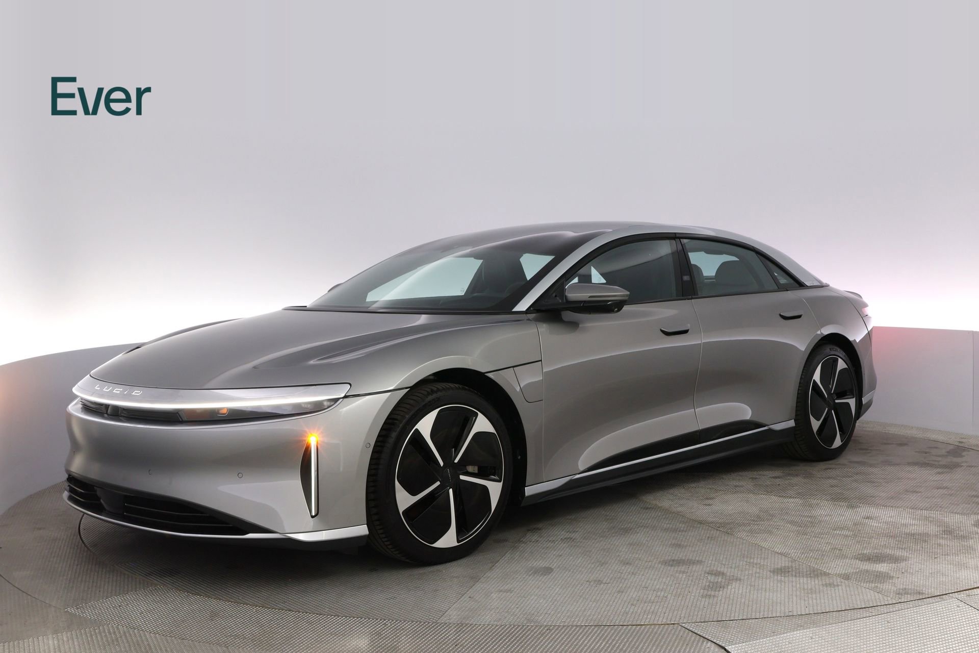 Used 2023 Lucid Air Touring image 2