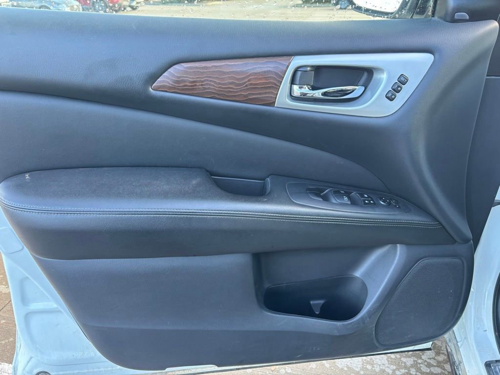 Used 2018 Nissan Pathfinder Platinum image 17