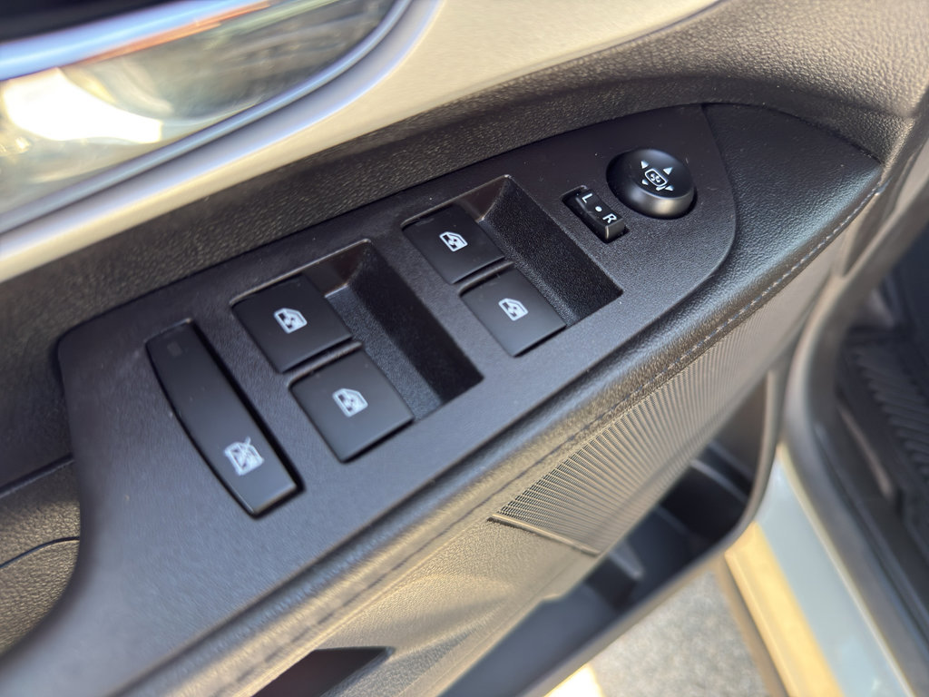 Used 2016 Chevrolet Equinox LT w/ Convenience Package image 9