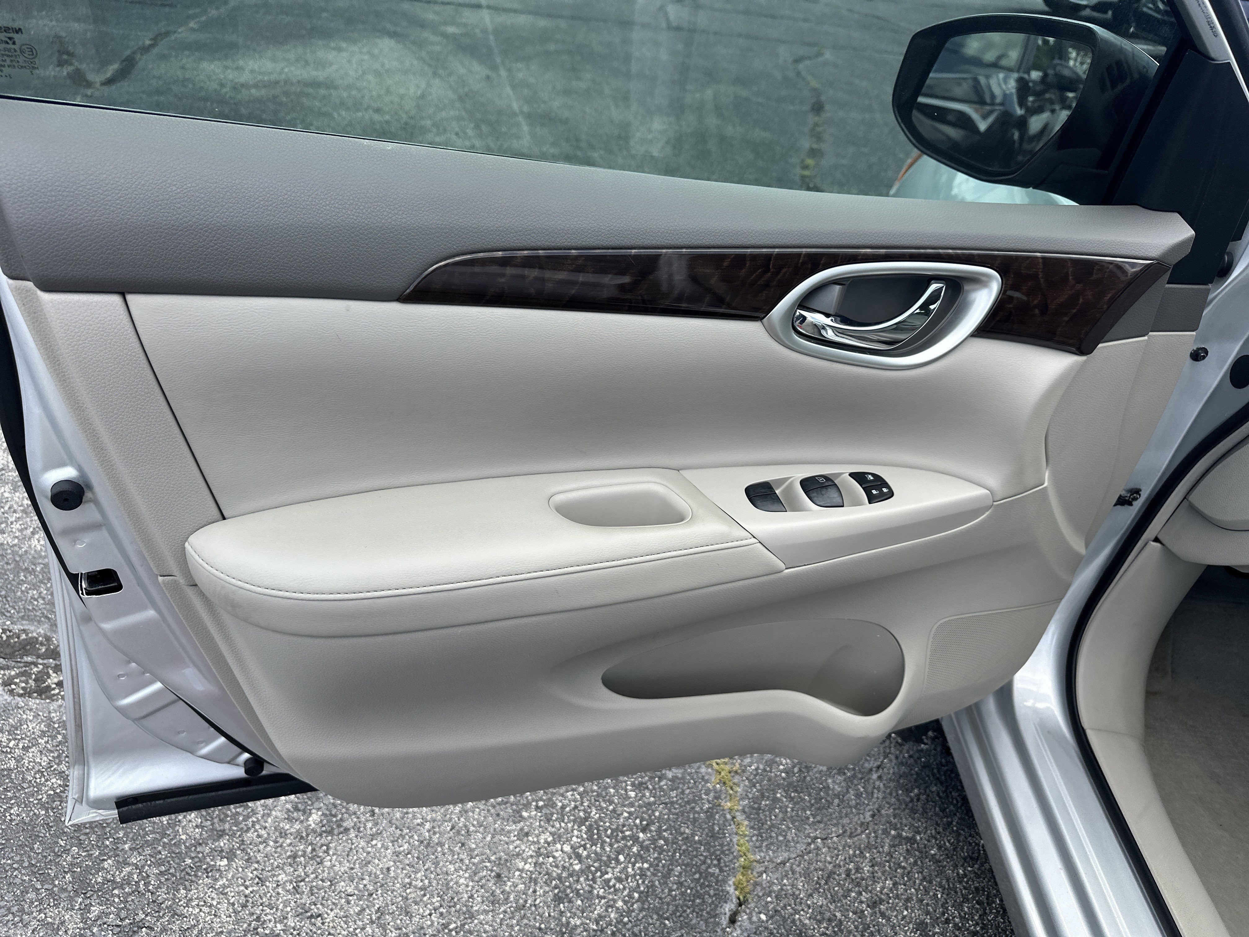 Used 2013 Nissan Sentra SL w/ Leather Pkg FWD image 10