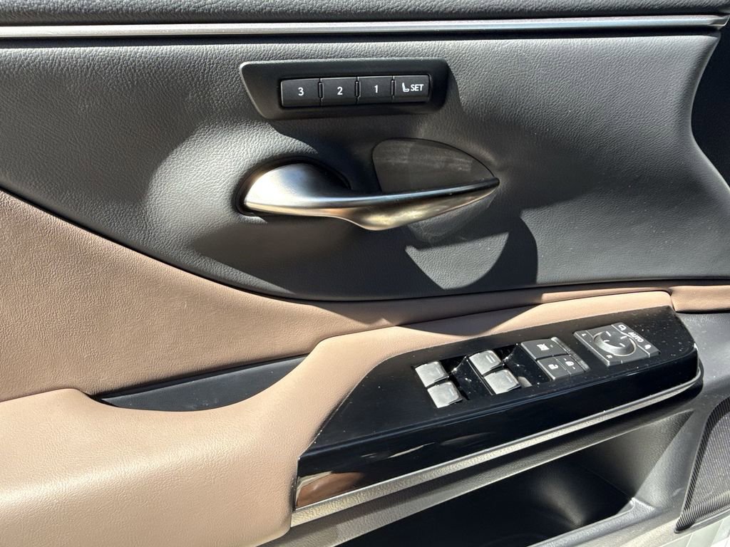 Used 2025 Lexus ES 350 w/ Premium Package image 30