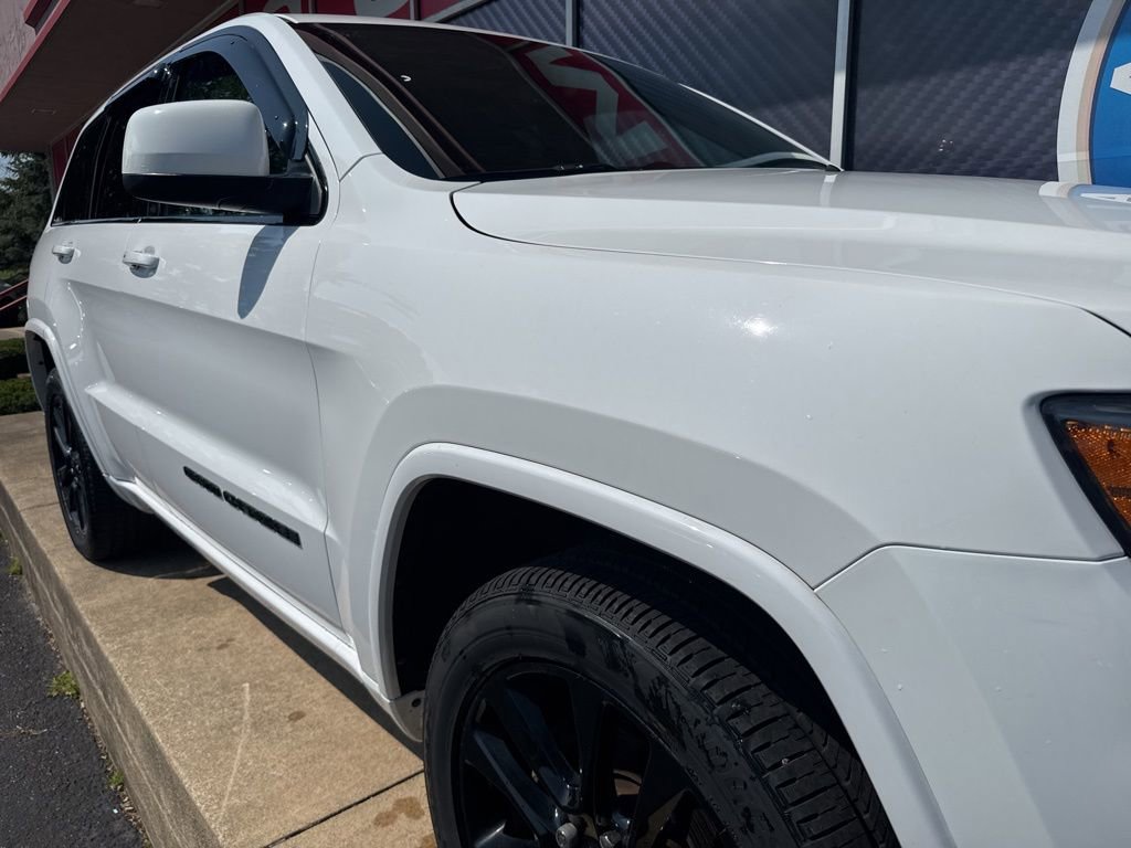 Used 2020 Jeep Grand Cherokee Altitude image 3