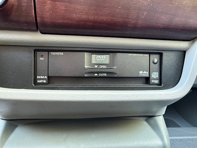 Used 2013 Toyota Sienna Limited w/ Premium Pkg FWD image 35