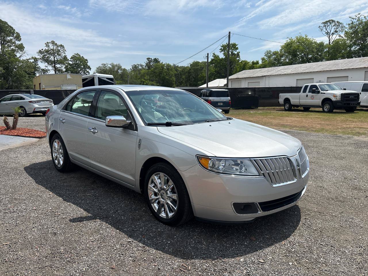 Used 2012 Lincoln MKZ FWD image 3