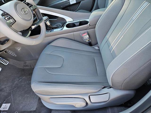 New 2026 Hyundai Elantra SEL Sport Premium image 4