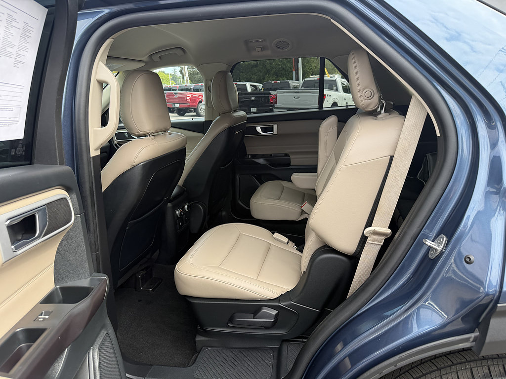 Used 2020 Ford Explorer XLT w/ Equipment Group 202A AWD/4WD image 12