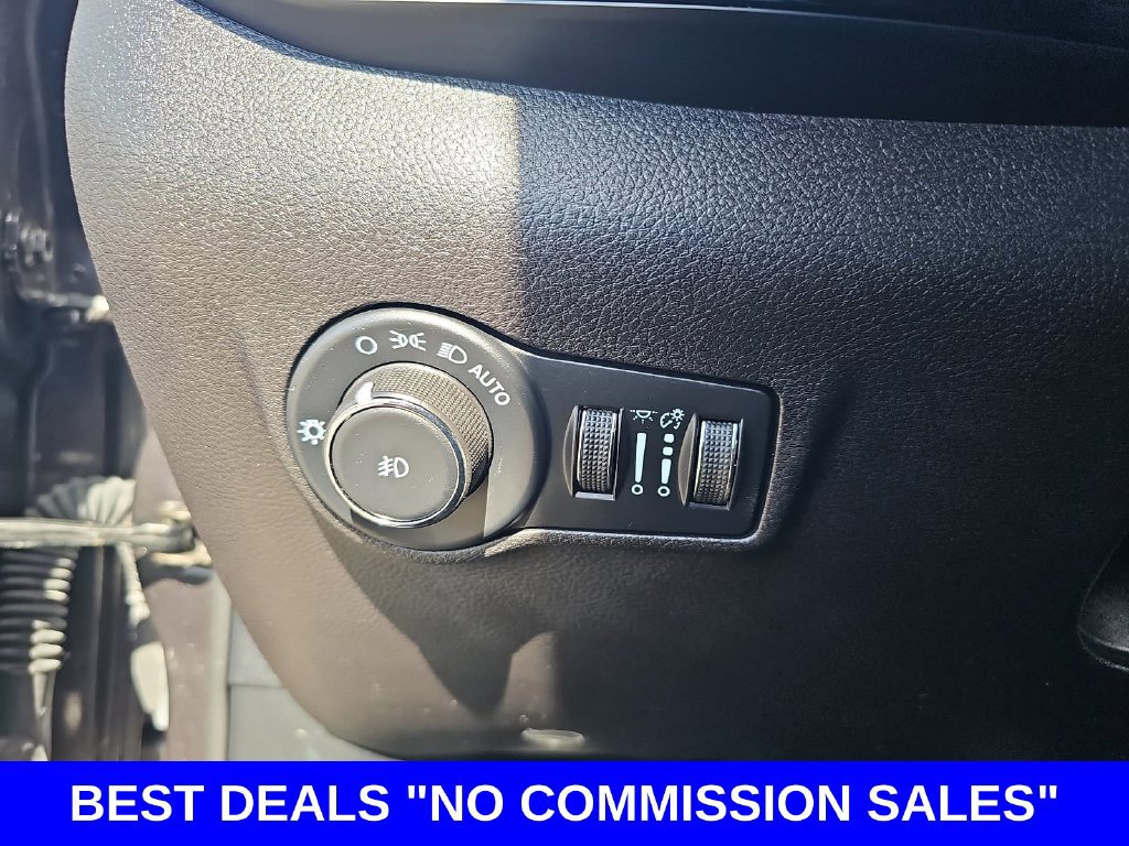 Used 2023 Jeep Compass Latitude w/ Sun and Sound Group AWD/4WD image 24