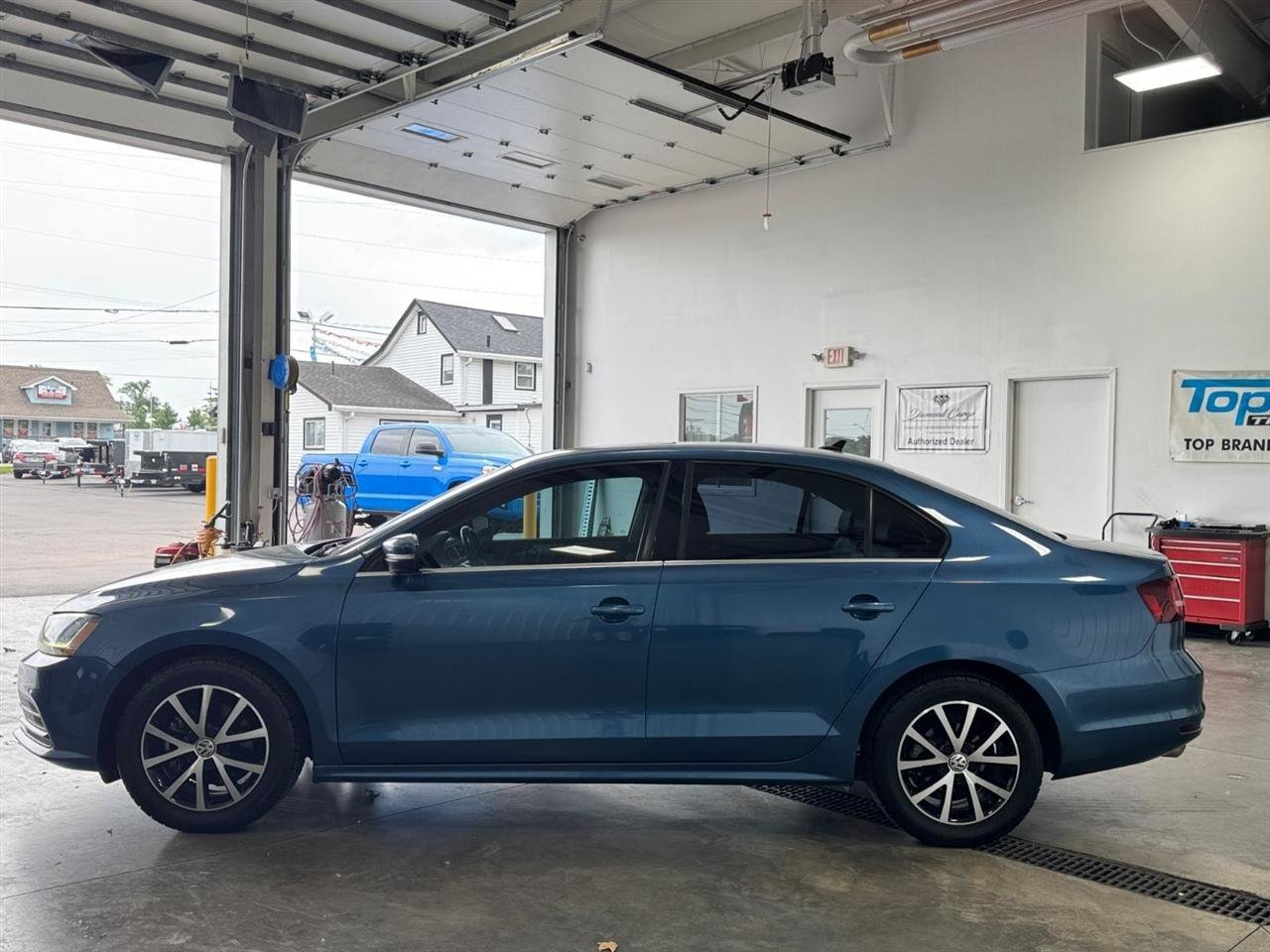 Used 2017 Volkswagen Jetta SE FWD image 24