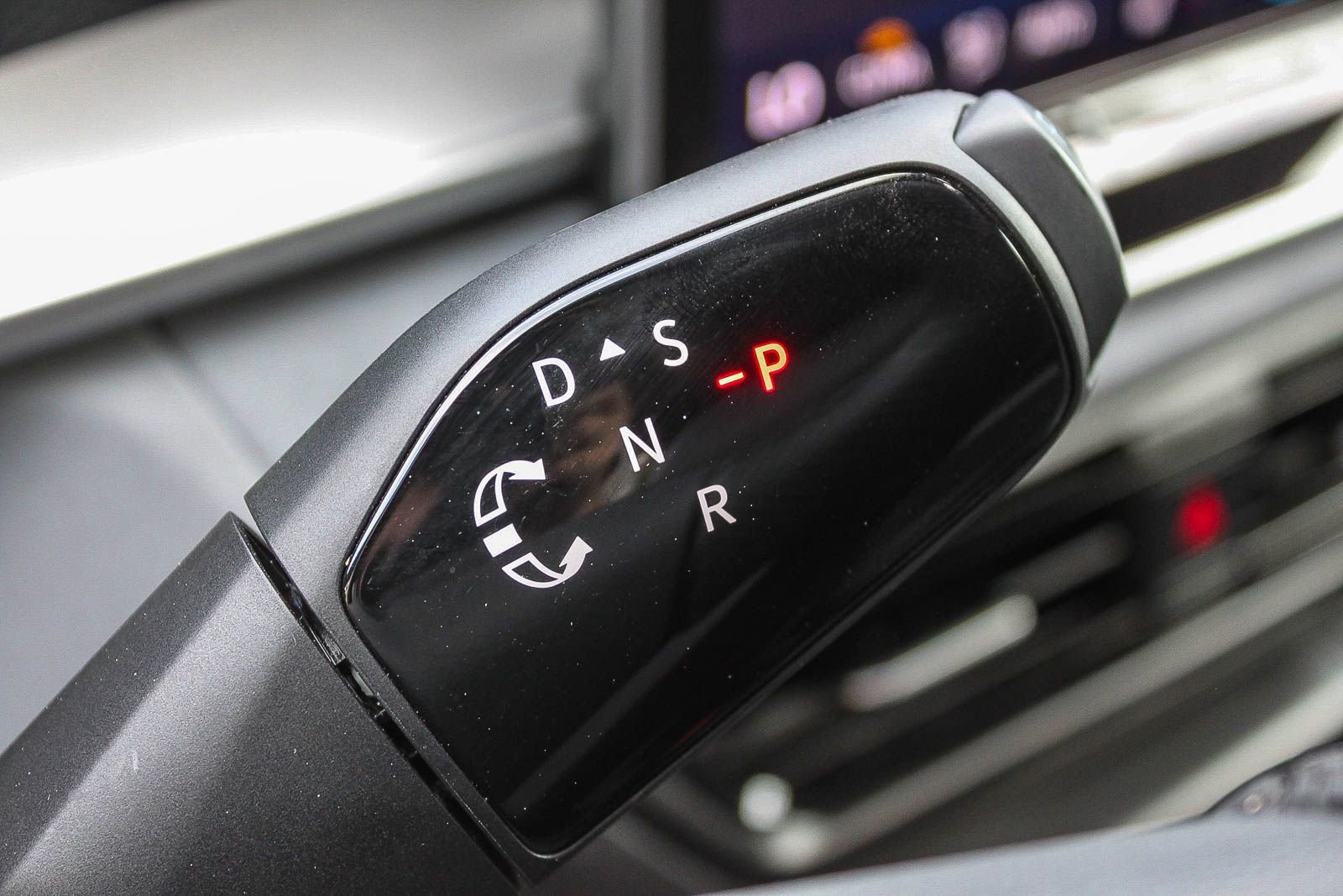 Used 2025 Volkswagen Tiguan SE R-Line AWD/4WD image 20