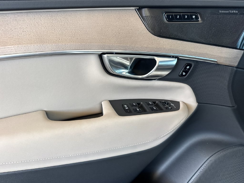 Certified 2026 Volvo XC90 B6 Plus AWD/4WD image 10