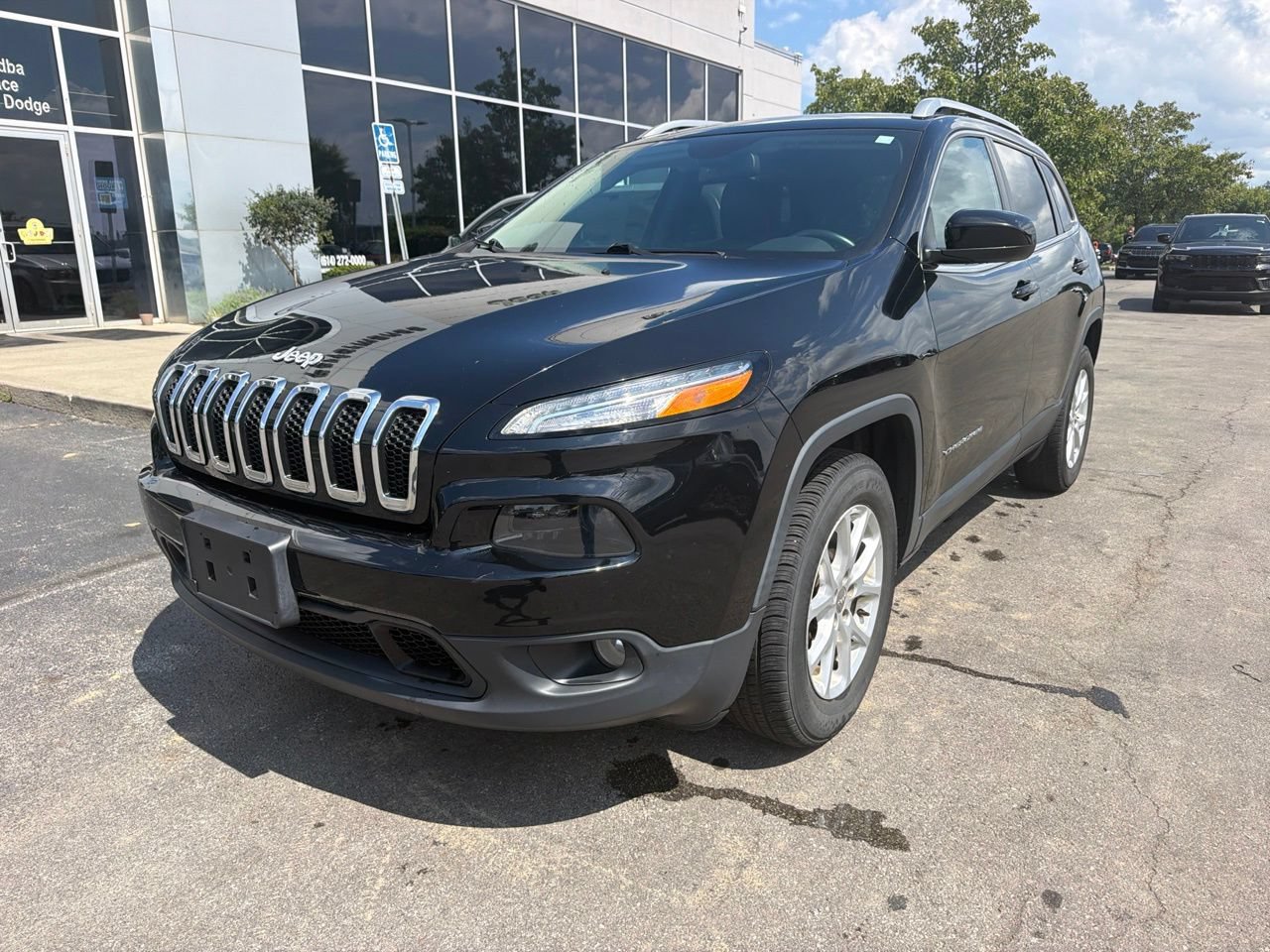 Used 2018 Jeep Cherokee Latitude Plus AWD/4WD image 3
