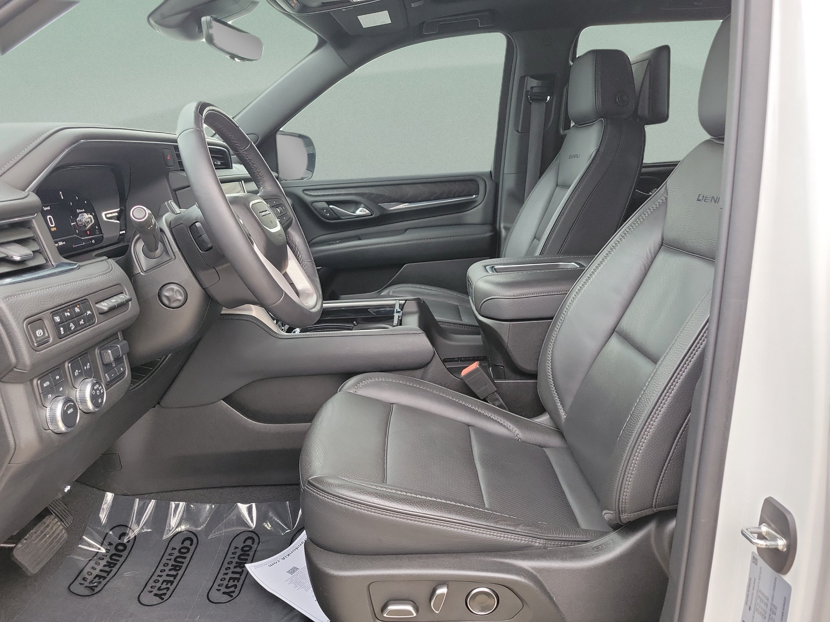 Used 2024 GMC Yukon Denali w/ Advanced Technology Package AWD/4WD image 21