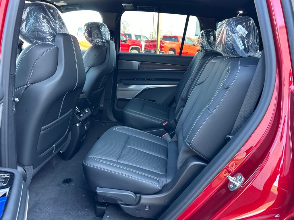 New 2026 Cadillac Vistiq Premium Luxury w/ LPO, Floor Liner Package AWD/4WD image 8