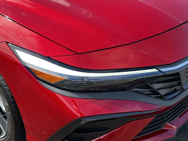 Certified 2025 Hyundai Elantra Sport FWD image 8