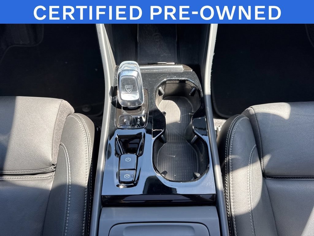 Certified 2025 Volvo XC40 B5 Plus AWD/4WD image 23