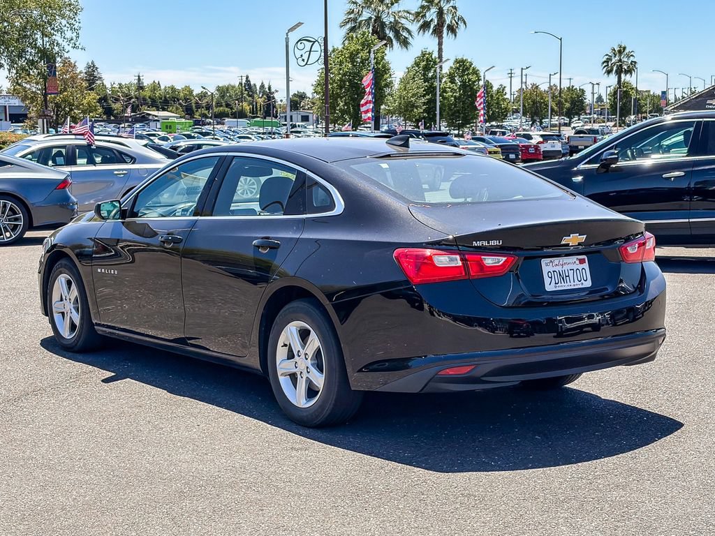 Used 2022 Chevrolet Malibu LS FWD image 2