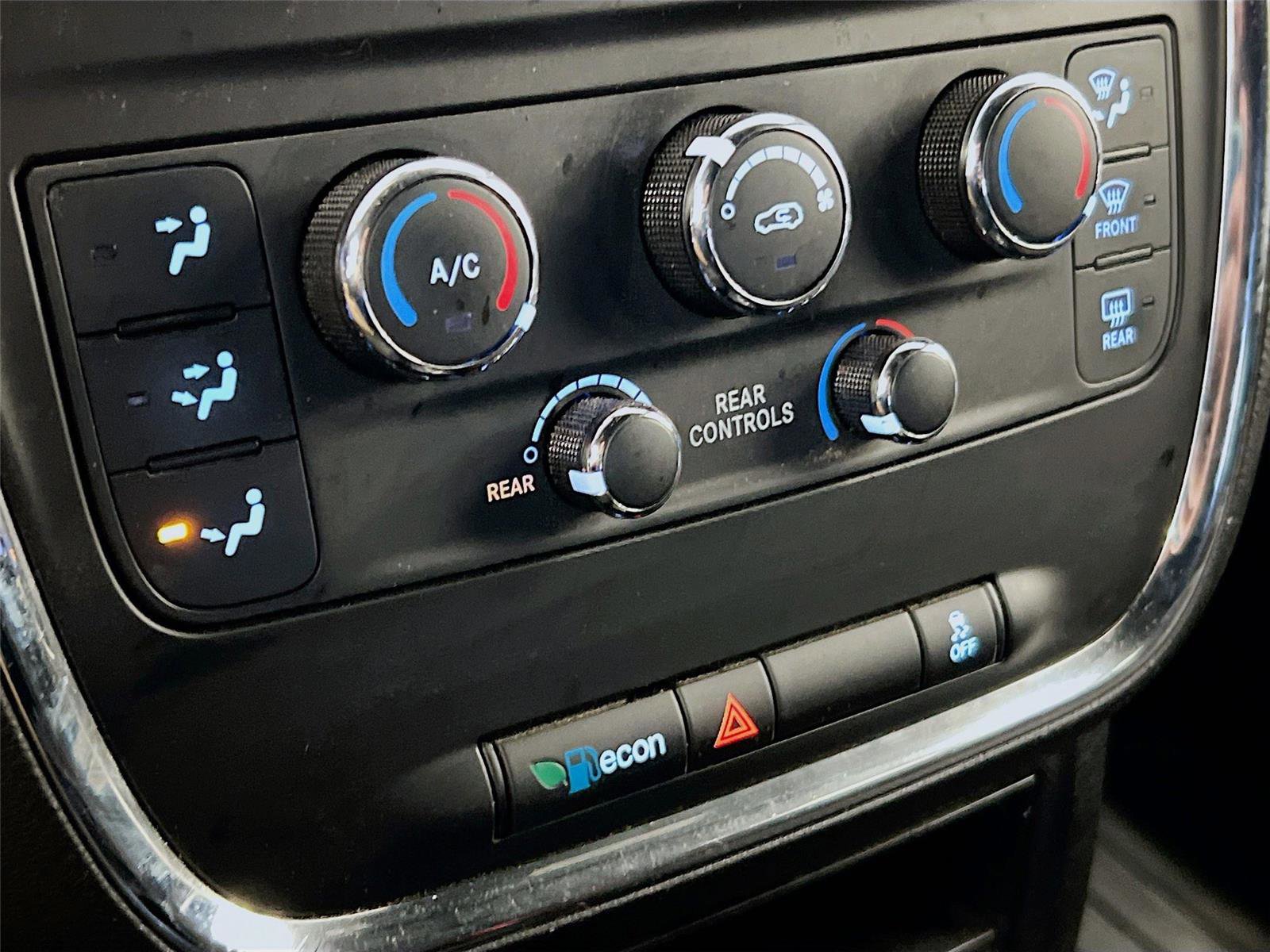 Used 2019 Dodge Grand Caravan SE image 9