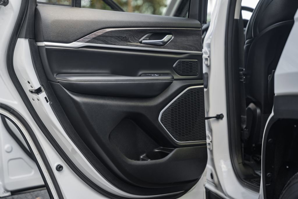 Used 2023 Jeep Grand Cherokee 4WD 4xe image 36