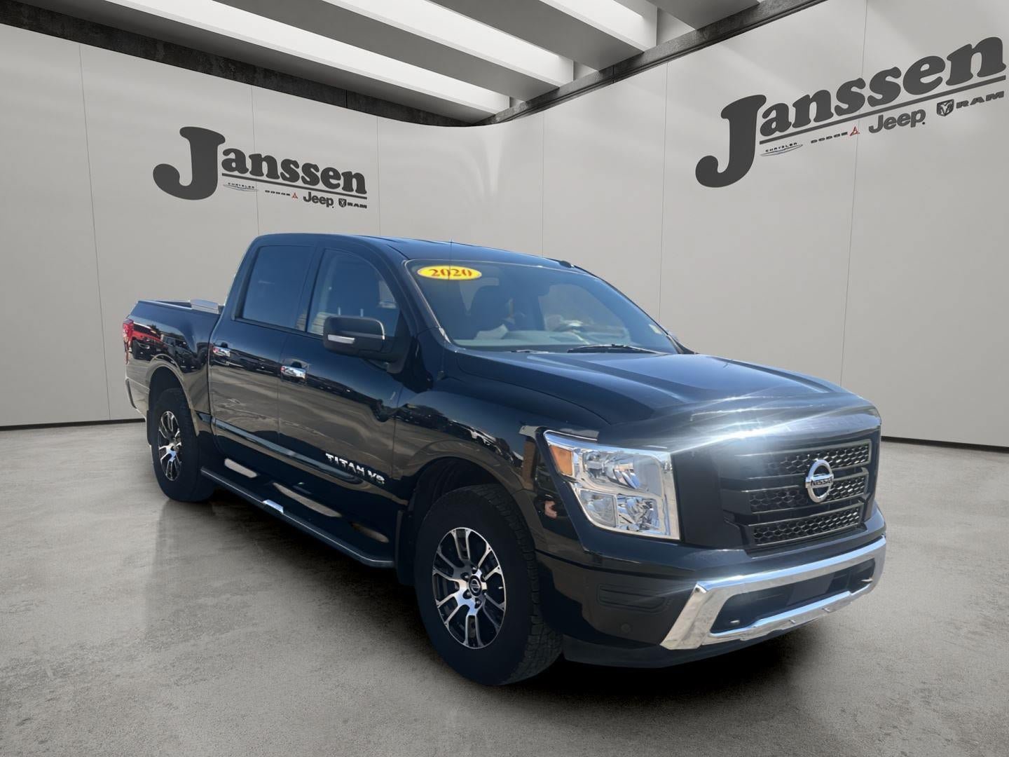 Used 2020 Nissan Titan SV w/ SV Convenience Package AWD/4WD image 8