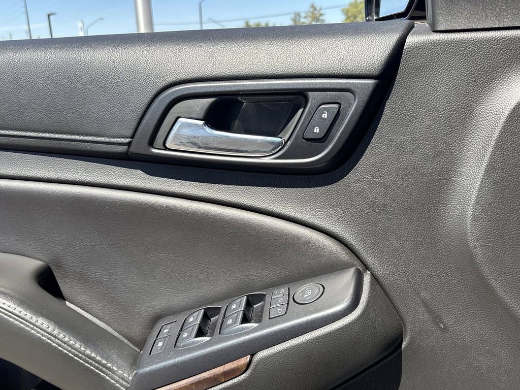 Used 2018 Chevrolet Suburban LT w/ LT Signature Package AWD/4WD image 23